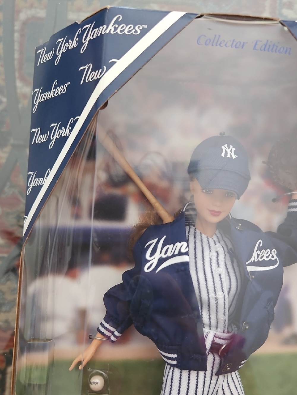 1999 New York Yankees Barbie - Picture 4 of 13